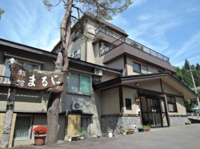 Отель Maruni Ryokan, Хакуба